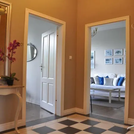 Apartament Parkowa *